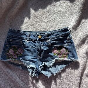 American Eagle *VERY SHORT* Floral Embroidered Denim Shorts